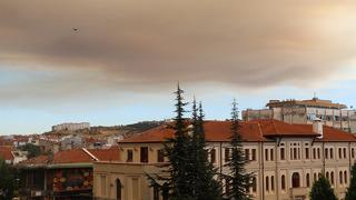 Bolu'daki yangının dumanı Eskişehir'de gökyüzünü kapladı! Güneş kızıla döndü
