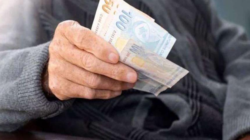 Ramazan Bayramı'nda emekli ne kadar bayram ikramiyesi alacak? Bayram ikramiyesinin ne zaman hesaplara yatırılacağı belli oldu mu? Uzmanlar 2025 ikramiye tahminlerini açıkladı