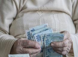 Emeklinin gözü ocak ayı zammına çevrildi! SGK Uzmanı net rakamı verdi 