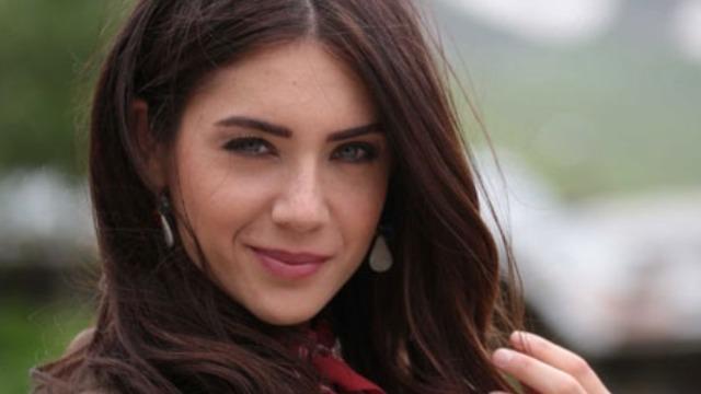 Küçük Kadınlar'ın Yeliz'i Fulya Zenginer cam tavanlı lüks eviyle gündem oldu! Görenler hayran kaldı