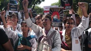 Hindistan'ı karıştıran olay! Doktor cinsel saldırının ardından öldürüldü! 1 milyondan fazla doktor iş bırakıyor