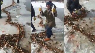 Buz tutan gölde balıkları elleriyle topladılar! Köylülerin sevinci kamerada!