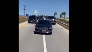 İYİ Parti milletvekili önce paylaştı ardından sildi! Lüks araçlarla poz verdi