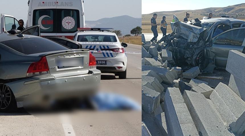 Burdur'da feci kaza! Otomobil, bordür taşı yığınına çarptı: 2 ölü, 1 yaralı