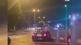 Trafikte yaptıklarını görenler hayrete düştü