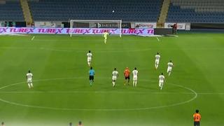 Başakşehir'de Figueiredo, orta sahadan inanılmaz bir gol attı! Futbol sahalarında ender rastlanacak cinsten...