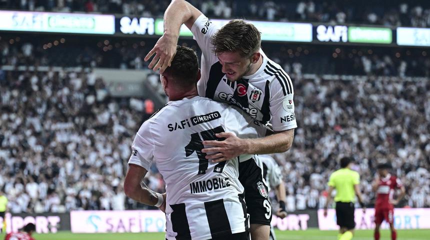 Beşiktaş liderliği bırakmıyor! Antalyaspor engelini de geçen siyah-beyazlılar lige 2'de 2'yle başladı