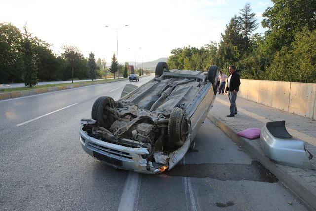 Tokat'ta devrilen otomobildeki aynı aileden 4 kişi yaralandı