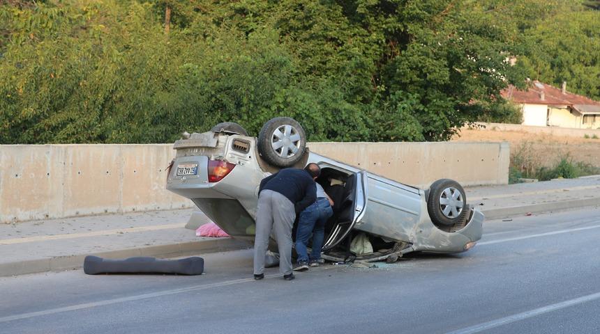 Tokat'ta devrilen otomobildeki aynı aileden 4 kişi yaralandı