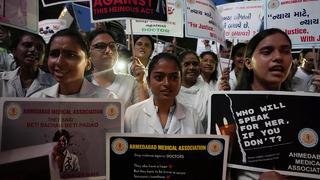 Meslektaşları tecavüz edilerek öldürülmüştü! Doktorlar harekete geçti… Şiddetten korunmak için yasa talep ediyorlar