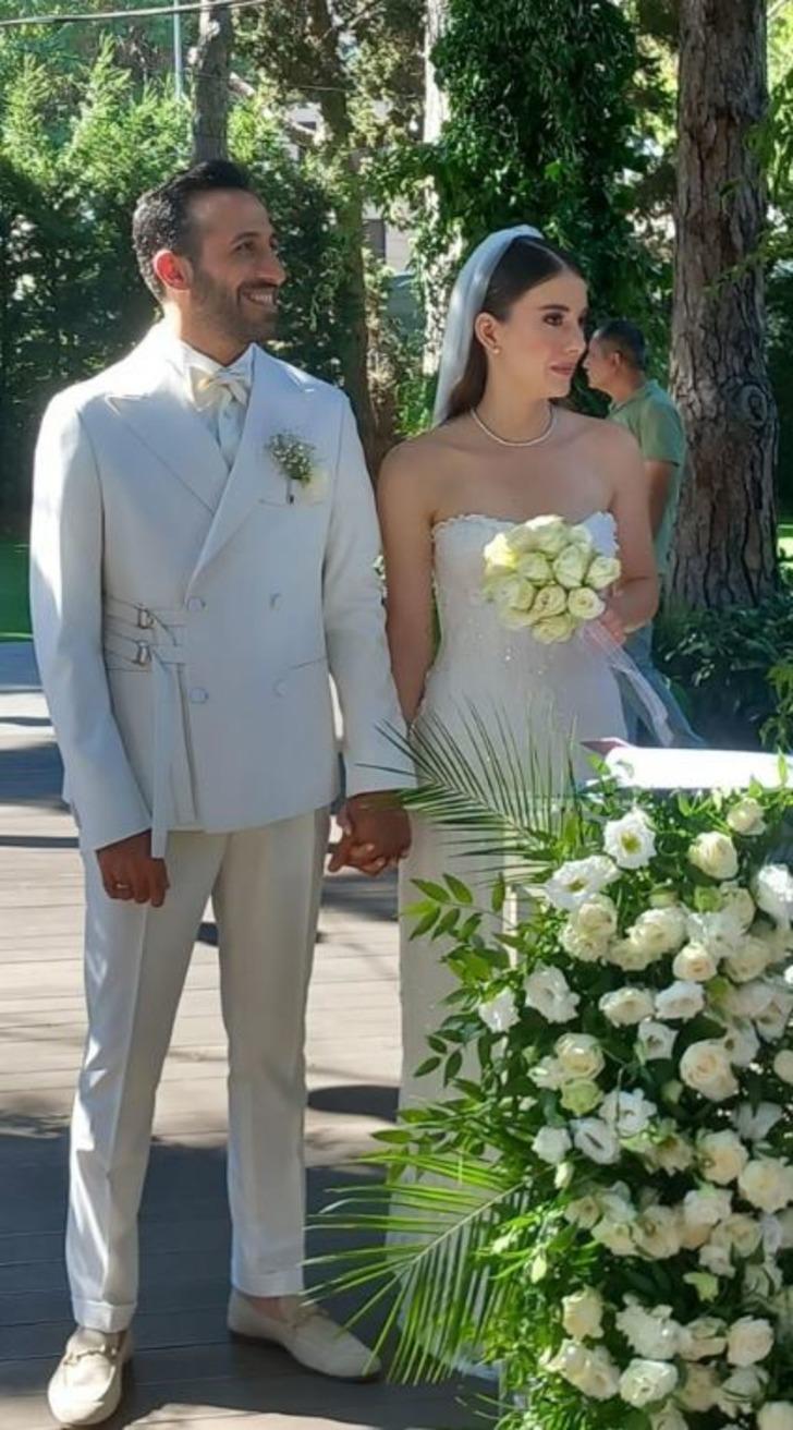 Ersin Arıcı ile evlenen Beril Bozam'ın gelinliği ve parti tarzı sosyal medyayı mest etti! "Sade ve çekici" G5