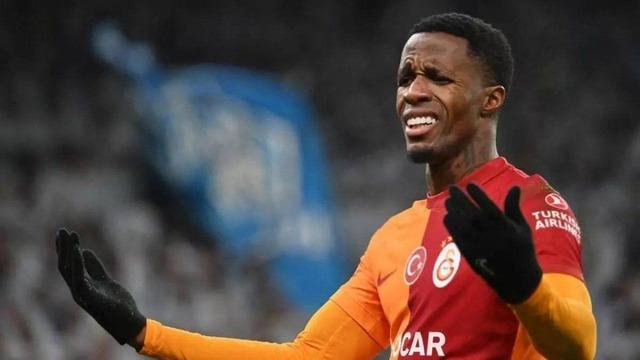 galatasarayin-wilfred-zaha-problemi-buyuyor