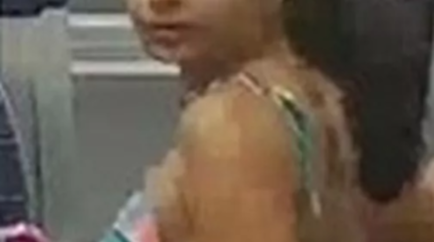 Tren istasyonunda ortalık bir anda karıştı! Kavga eden iki adamı topuklu ayakkabıyla müdahale ederek ayırdı