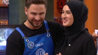 MasterChef Beyza ve Onur'un yakınlığı sosyal medyayı ikiye böldü! Aşk mı dostluk mu?