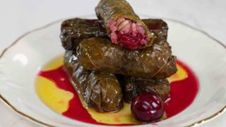 Parmak yedirten vişneli yaprak sarma tarifi: Vişneli yaprak sarması nasıl yapılır?