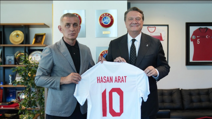 Beşiktaş Kulübü Başkanı Hasan Arat, Türkiye Futbol Federasyonu (TFF) Başkanı İbrahim Hacıosmanoğlu'na ziyarette bulundu. 19032248-728xauto