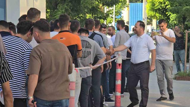 100 işçinin alınacağı duyuruldu! Kuyruğun sonu görünmez oldu: İki günde 1500 başvuru