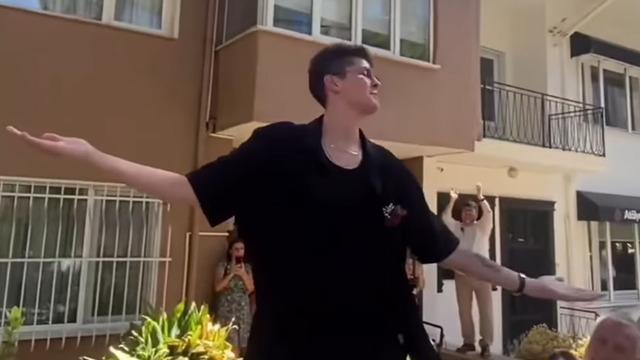 Ebrar Karakurt'un babası evlendi! Babasının nikah şahidi oldu, düğünde yerinde duramadı