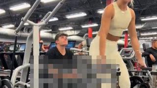 Spor salonunda antrenman yaptığı anları paylaştı! Arkasında duran adam zor anlar yaşadı... 'Elinden geleni yapmış'