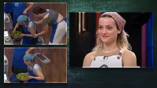 MasterChef Türkiye'deki bu anlar sosyal medyayı salladı! Dengesini kaybedip düştü, tabağı elinden kaydı... Dikkati izleyicilerin gözünden kaçmadı