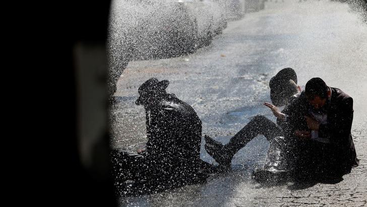 İsrail fena karıştı! Ultra Ortodoks Yahudiler sokaklara çıktı, polisten sert müdahale G3