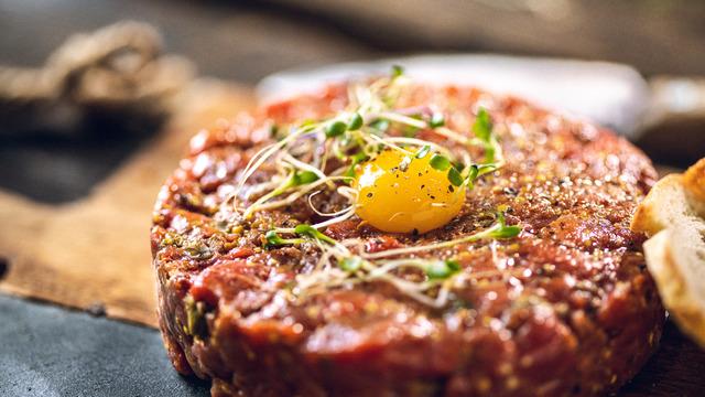 Steak tartar tarifi: Steak tartar nasıl yapılır?