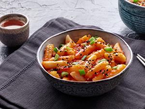 Acılı Tteokbokki tarifi: Acılı Tteokbokki nasıl yapılır?