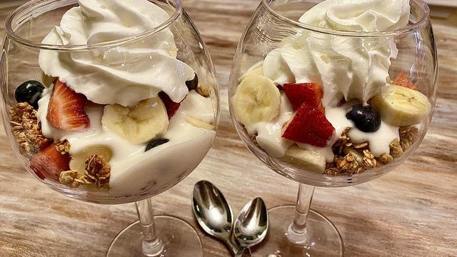 Meyveli parfe tarifi: Meyveli parfe nasıl yapılır?