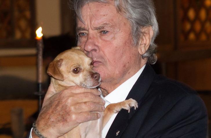 Alain Delon'un vasiyeti gündemdeydi! Aile tepki gösterdi: Köpek uyutulmayacak