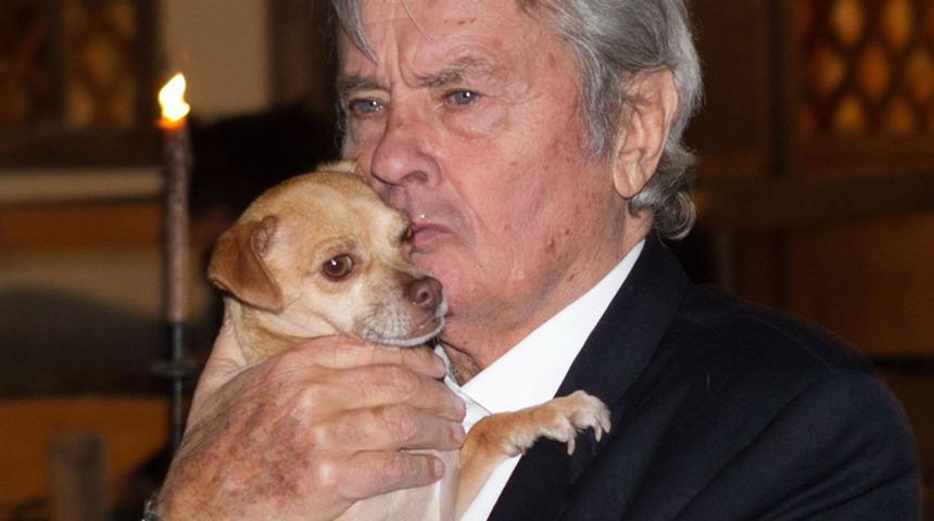 Alain Delon'un vasiyeti gündemdeydi! Aile tepki gösterdi: Köpek uyutulmayacak