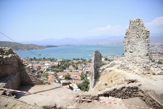 AA-20240822-35459139-35459129-FETHIYE_KALESI_KAZISINDA_HEYKEL_BASI_BULUNDU