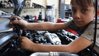 Sanayi sitesinin küçük ustası: Muhammet! Elinden her iş geliyor