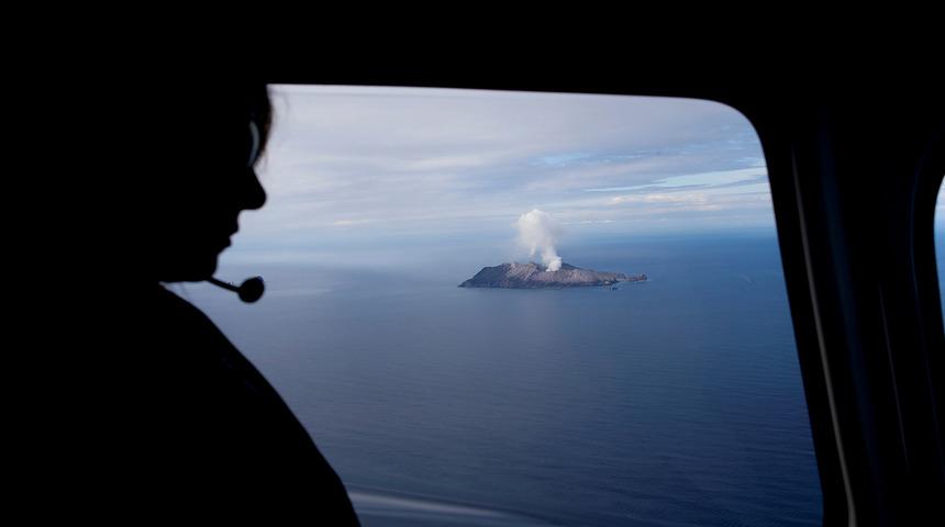 Yeni Zelanda'da yanardağ kabusu yaşanıyor! Uçuşlar iptal edildi