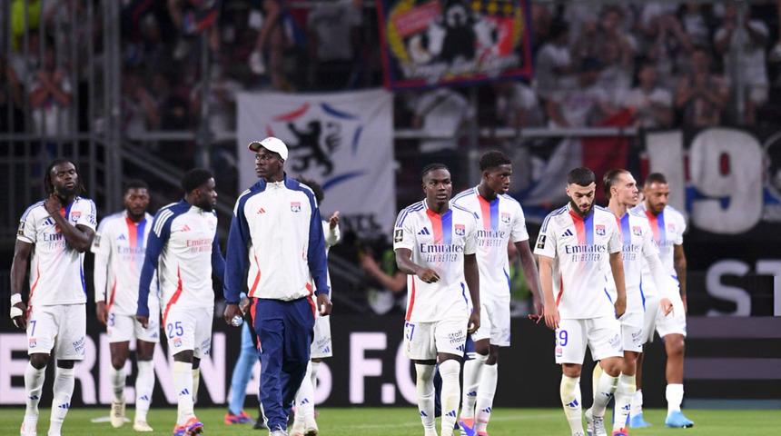 Lyon yönetiminden ilginç karar! Tüm takımı satış listesine koydular! Nedeni, verilen sözün tutulamaması...