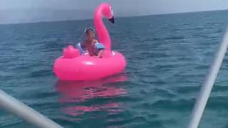 Marmara Denizi'nde korku dolu anlar! Küçük çocuk deniz simidiyle yüzlerce metre sürüklendi