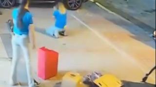 Bir iş yükünü daha kaldıramadı, yere çöküp hüngür hüngür ağladı