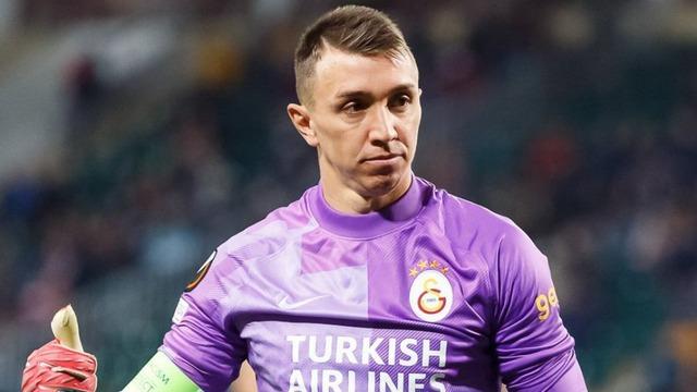 galatasaray-in-kalecisi-muslera-young-boys-macinda-sakatlandi-DiyZs