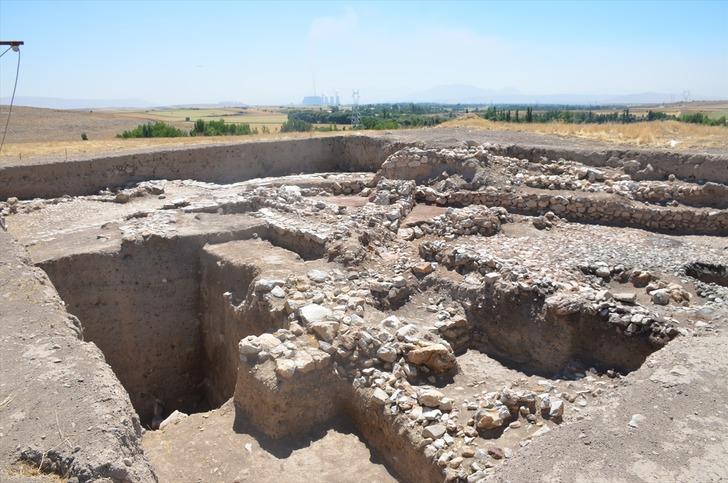 Hepsi Yassı Höyük'te çukurda bulundu: Elit kesimi simgeleyen "çok nadir" bulgular! 2 bin 800 yıllık sarımsak bile var G5