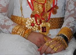 'Takılar kimin olacak' kavgası sona eriyor... Düğünde takılan altınlarla ilgili tartışmaları bitirecek emsal karar! Önceki karar değişti