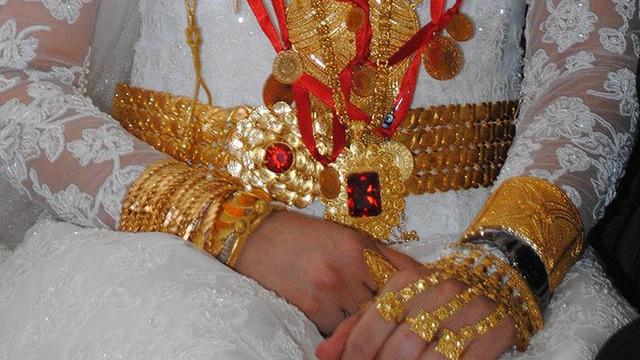 'Takılar kimin olacak' kavgası sona eriyor... Düğünde takılan altınlarla ilgili tartışmaları bitirecek emsal karar! Önceki karar değişti
