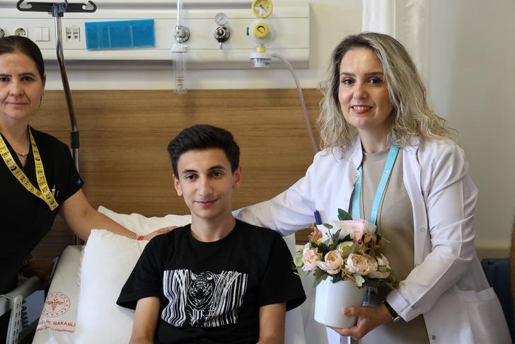 "Yediklerini yutabilmek için zıplıyordu" Milyonda bir görülen hastalıktan kurtuldu! 10 yıl sonra ilk isteği dürüm yemek oldu G4