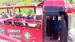 Şoförün su savaşına katılma hevesi başına büyük iş açtı! Faciaya ramak kalmıştı ki... Turist o anları kaydetti