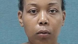 Böyle canilik görülmedi! Defalarca kafasına vurarak kediyi önce öldürdü ardından komşularının gözü önünde yedi