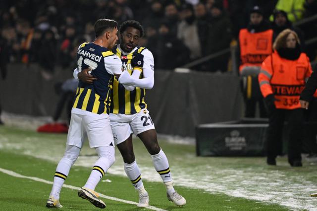 fenerbahce-haberleri-irfan-can-kahveci-mac-sonu-cilgina-dondu-taraftarla-tartisti-1701409877563