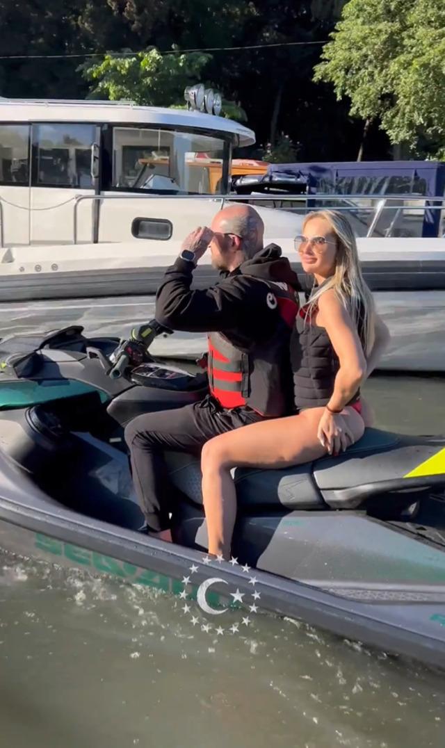 Boğazı jetski turuyla gezdiler! O anlar sosyal medyada viral olunca yorumlar gecikmedi: "Yaşıyorlar bu hayatı" 640xauto