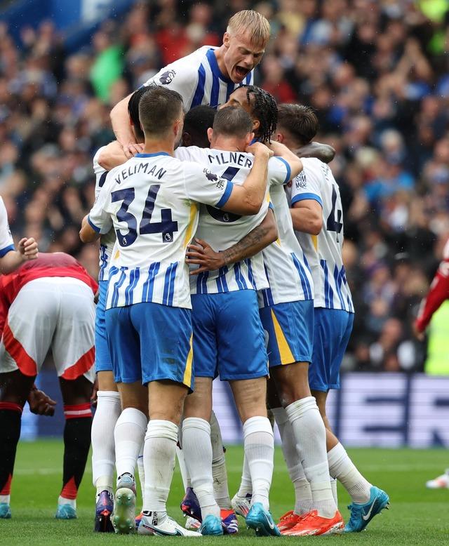 İngiltere Premier Lig'de futbol tarihinin en ilginç ofsaytlarından biri yaşandı! Brighton, Manchester United'ı son dakikada devirdi! 640xauto