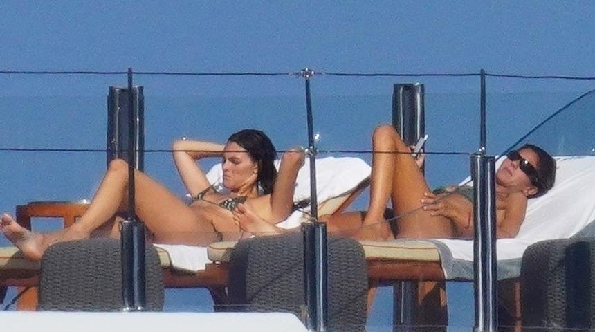 Leonardo DiCaprio'nun genç aşkı açtıkça açtı! Vittoria Ceretti yatta böyle güneşlendi