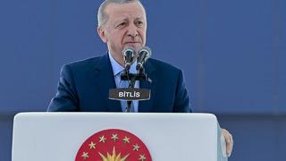 Cumhurbaşkanı Erdoğan Bitlis’te İBB’yi hedef aldı: ‘Para babalarına peşkeş çekiyorlar’