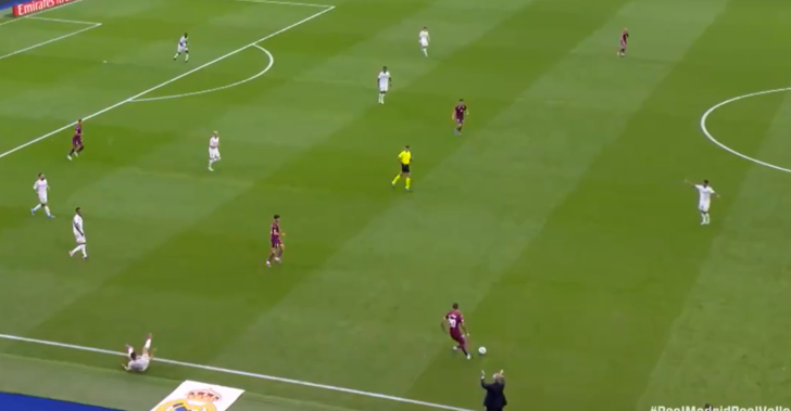 Tüm stat ayağa kalktı! Arda Güler'e yapılan hareket sonrası Ancelotti çılgına döndü... Sahanın içine kadar girdi G3