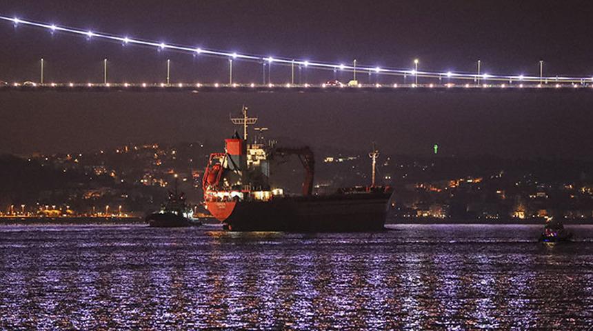 Boğaz'da hareketli dakikalar! İstanbul Boğazı çift yönlü gemi trafiğine kapatıldı